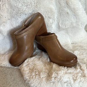 Dansko “Malissa Stone Burnish” taupe size 40, 3 inch heel, mule boots